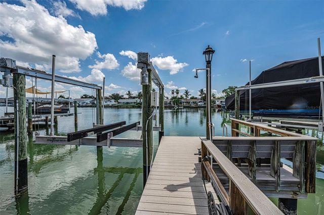 7901 10TH AVENUE S, St Petersburg, FL 33707