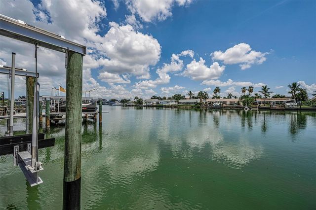 7901 10TH AVENUE S, St Petersburg, FL 33707