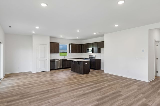 4012 Sadie St, Columbia, TN 38401