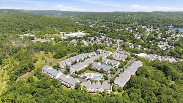28 Mountainside Drive 28, Pompton Lakes Boro, NJ 07442