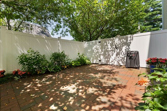 10 Friend Ct 3, Wenham, MA 01984