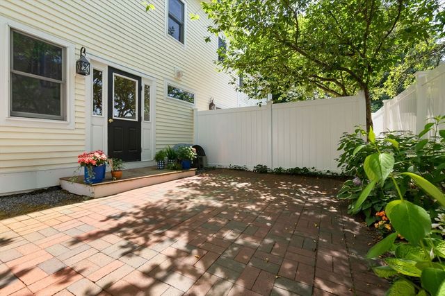 10 Friend Ct 3, Wenham, MA 01984