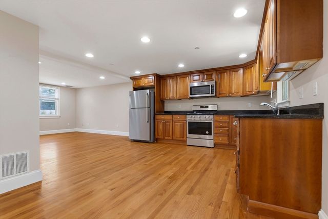 10 Friend Ct 3, Wenham, MA 01984
