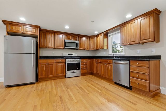 10 Friend Ct 3, Wenham, MA 01984