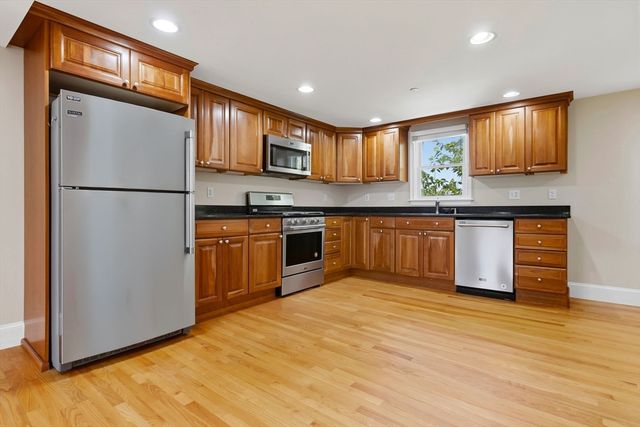 10 Friend Ct 3, Wenham, MA 01984