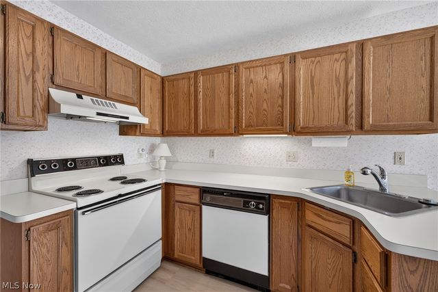 15504 Roxboro Drive, Middleburg Heights, OH 44130
