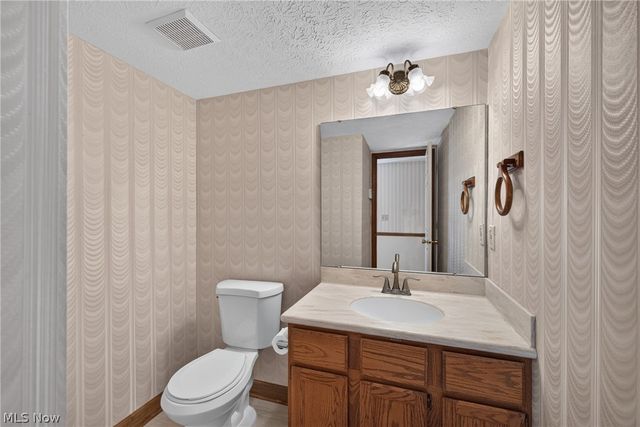 15504 Roxboro Drive, Middleburg Heights, OH 44130