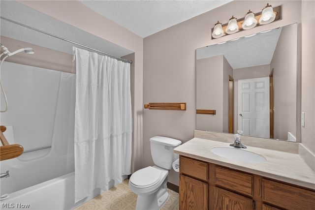 15504 Roxboro Drive, Middleburg Heights, OH 44130