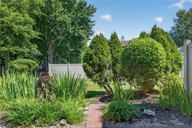 15504 Roxboro Drive, Middleburg Heights, OH 44130