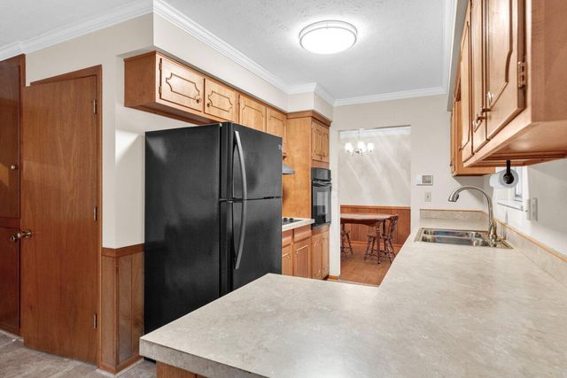 49 S Summit Ridge Road S, Reynoldsburg, OH 43068