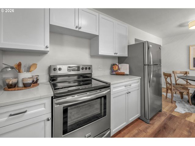 3305 Se PINEHURST Ave, Milwaukie, OR 97267