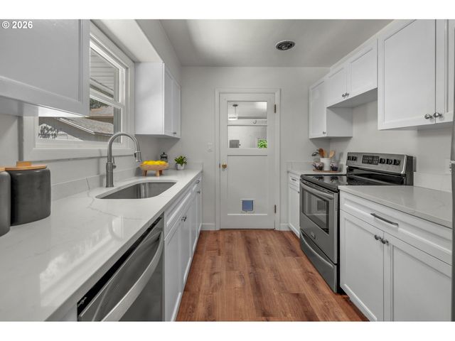 3305 Se PINEHURST Ave, Milwaukie, OR 97267
