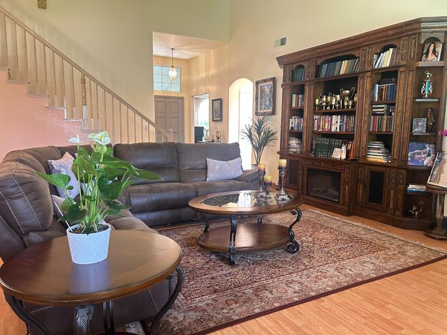 6305 N Marty Avenue, Fresno, CA 93711