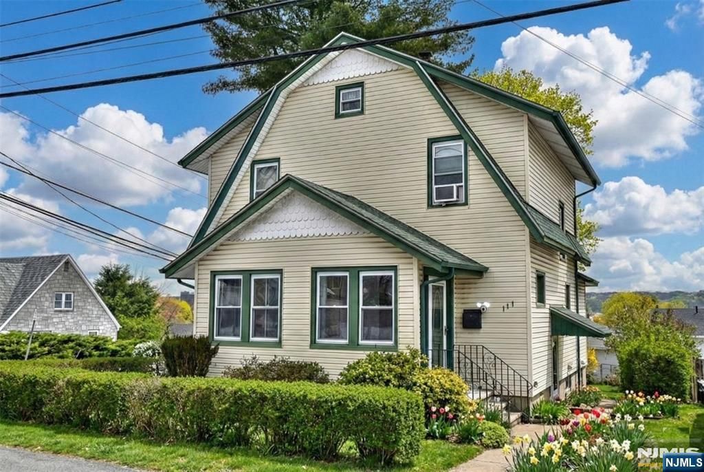 111 Teaneck Road, Teaneck, NJ 07666
