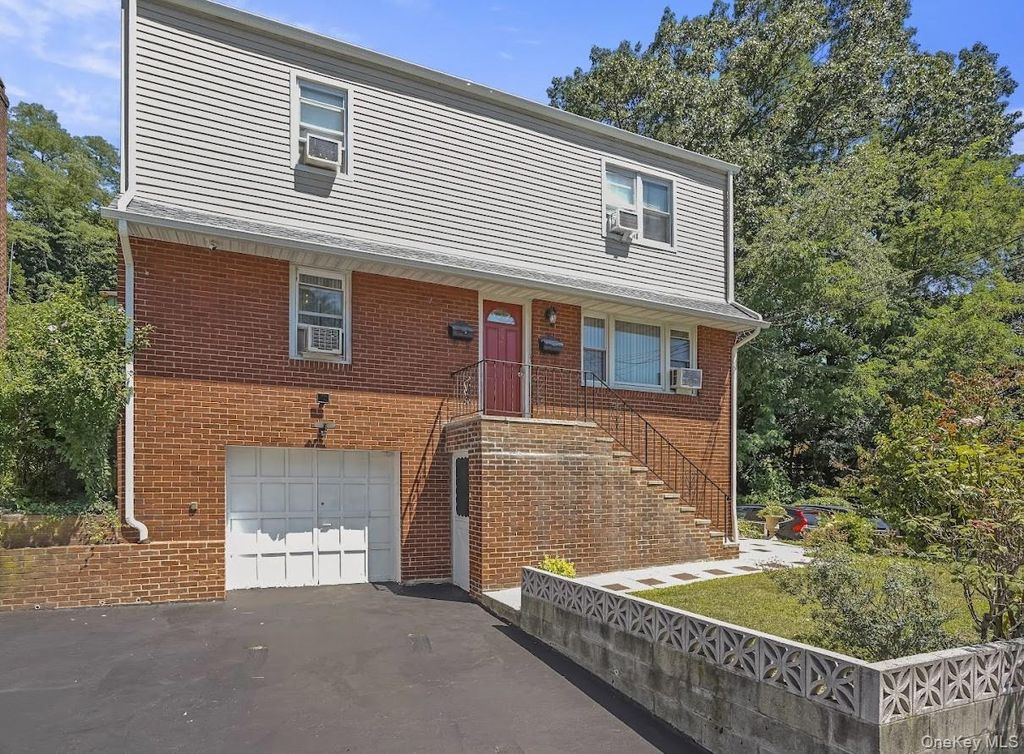 25 Montague Street, Yonkers, NY 10703