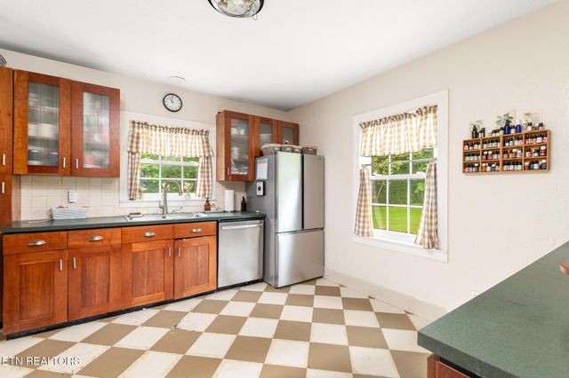 5804 Green Valley Drive, Knoxville, TN 37914