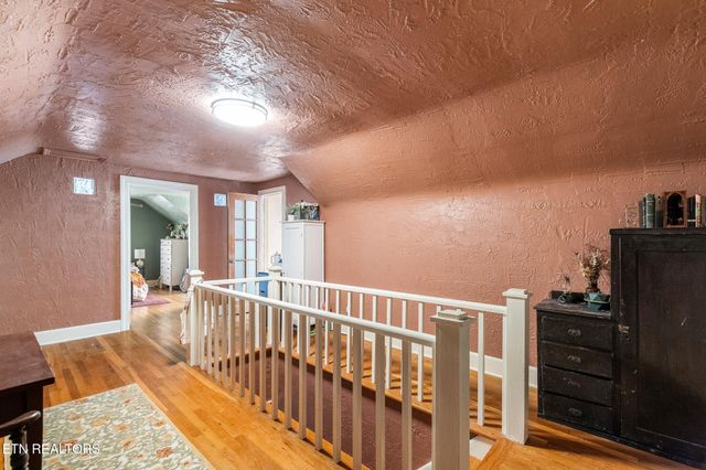 5804 Green Valley Drive, Knoxville, TN 37914