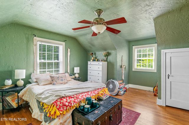 5804 Green Valley Drive, Knoxville, TN 37914