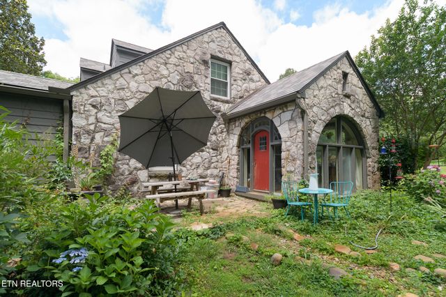 5804 Green Valley Drive, Knoxville, TN 37914