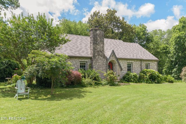 5804 Green Valley Drive, Knoxville, TN 37914