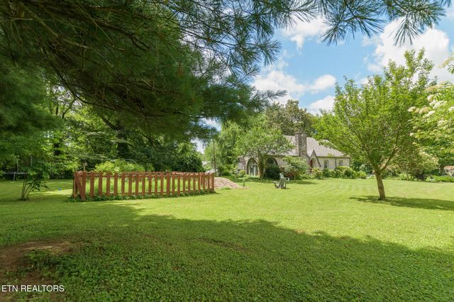 5804 Green Valley Drive, Knoxville, TN 37914