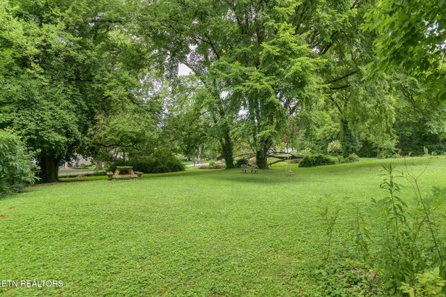 5804 Green Valley Drive, Knoxville, TN 37914