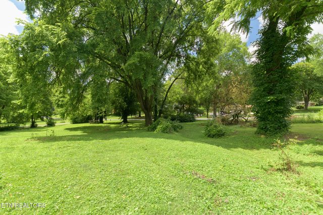 5804 Green Valley Drive, Knoxville, TN 37914