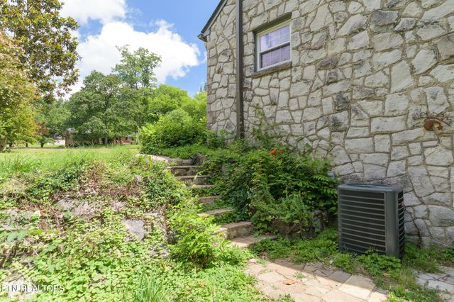 5804 Green Valley Drive, Knoxville, TN 37914