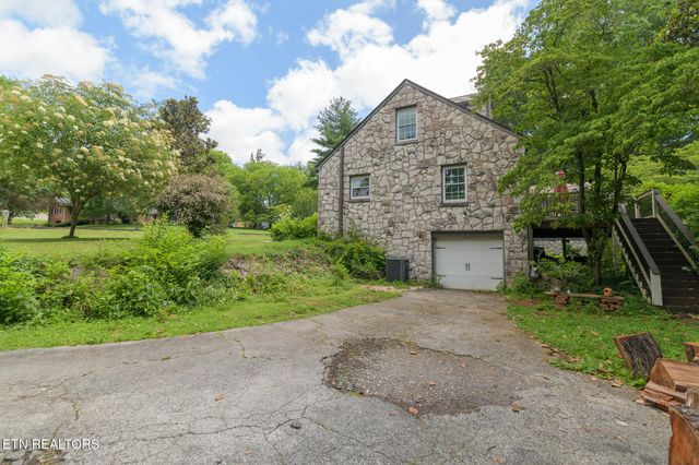 5804 Green Valley Drive, Knoxville, TN 37914