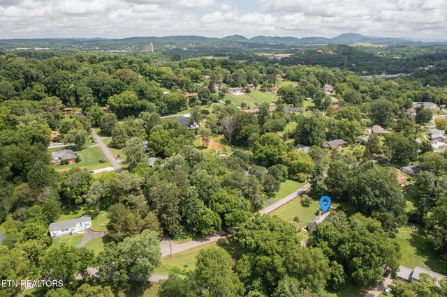 5804 Green Valley Drive, Knoxville, TN 37914