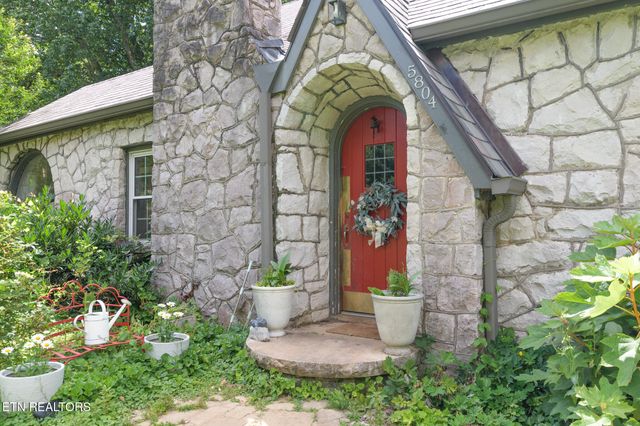 5804 Green Valley Drive, Knoxville, TN 37914