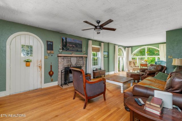 5804 Green Valley Drive, Knoxville, TN 37914