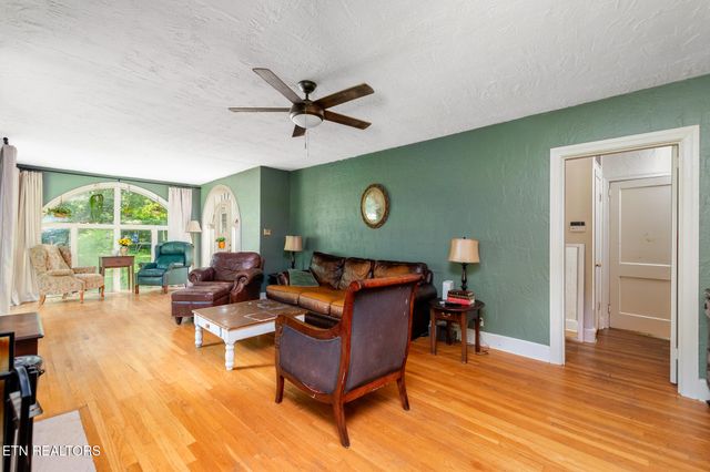 5804 Green Valley Drive, Knoxville, TN 37914