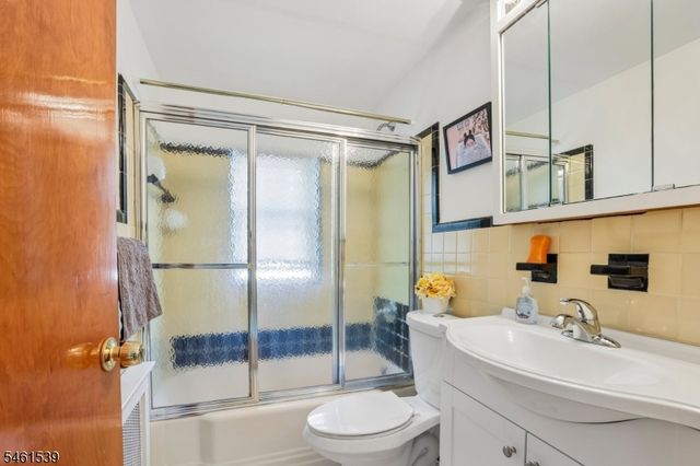 153 Madison Ave, River Edge Boro, NJ 07661
