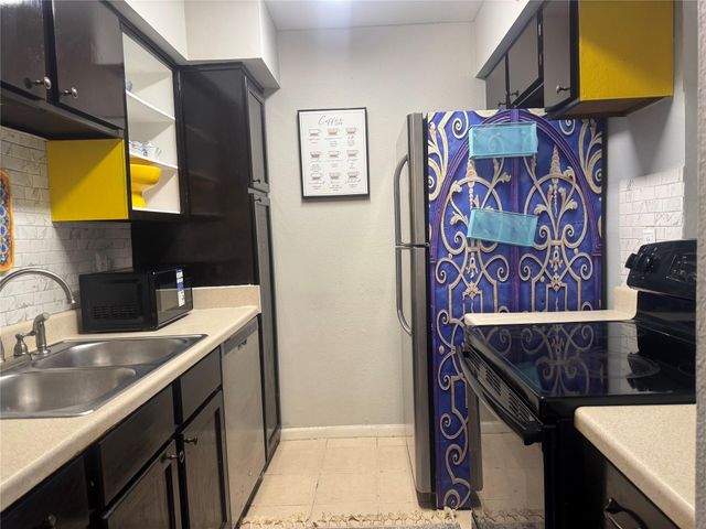 8521 Hearth Dr 3, Houston, TX 77054