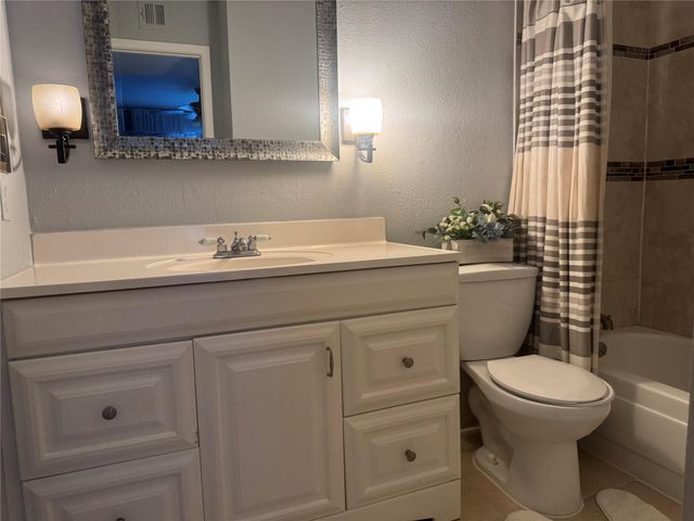 8521 Hearth Dr 3, Houston, TX 77054