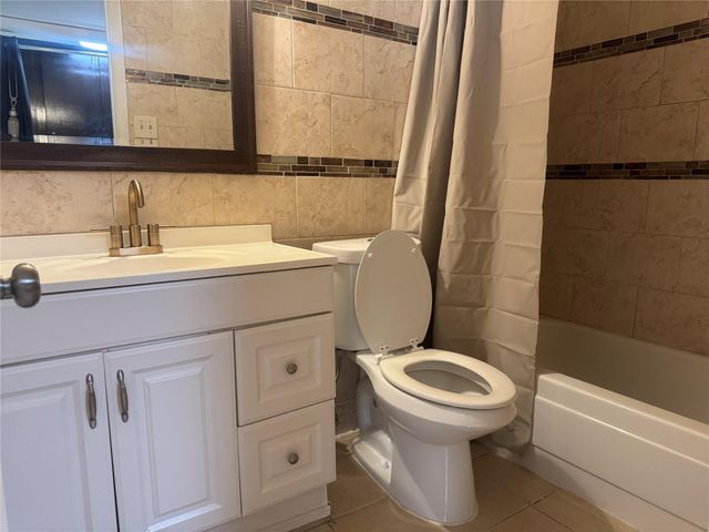 8521 Hearth Dr 3, Houston, TX 77054