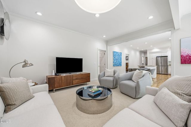 8 Sedgewood Road, Chapel Hill, NC 27514