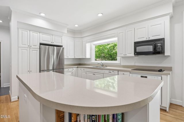 8 Sedgewood Road, Chapel Hill, NC 27514
