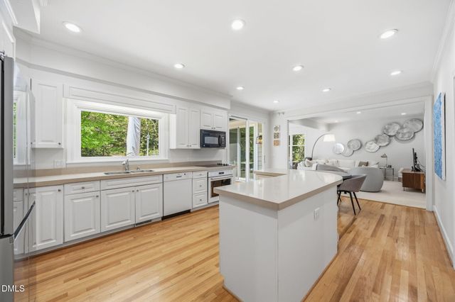 8 Sedgewood Road, Chapel Hill, NC 27514