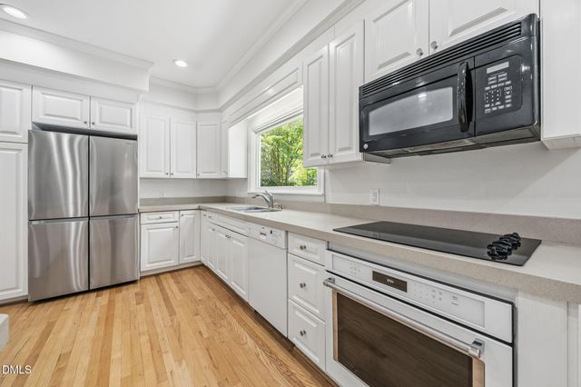 8 Sedgewood Road, Chapel Hill, NC 27514