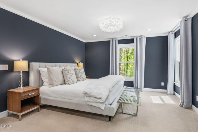 8 Sedgewood Road, Chapel Hill, NC 27514