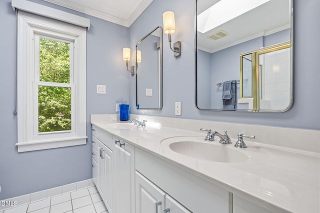 8 Sedgewood Road, Chapel Hill, NC 27514
