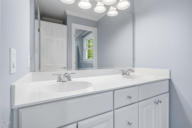 8 Sedgewood Road, Chapel Hill, NC 27514