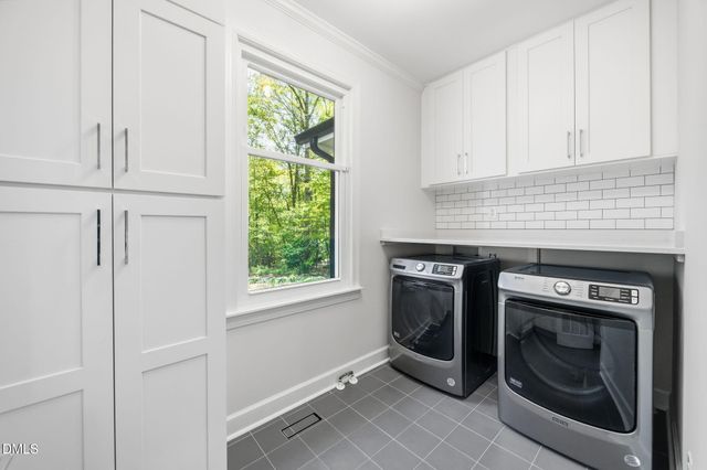 8 Sedgewood Road, Chapel Hill, NC 27514