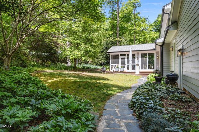 8 Sedgewood Road, Chapel Hill, NC 27514