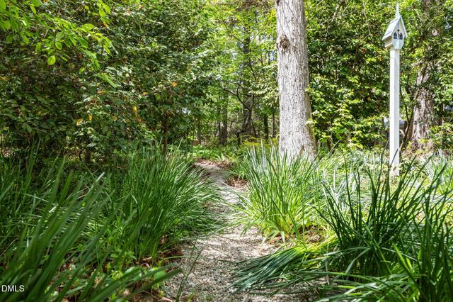 8 Sedgewood Road, Chapel Hill, NC 27514