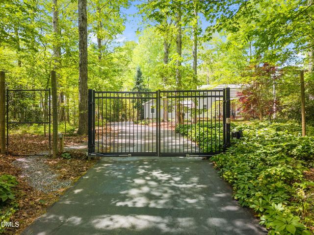 8 Sedgewood Road, Chapel Hill, NC 27514