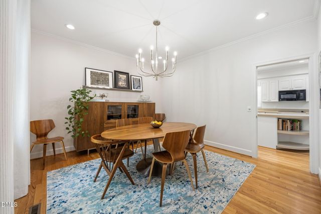8 Sedgewood Road, Chapel Hill, NC 27514