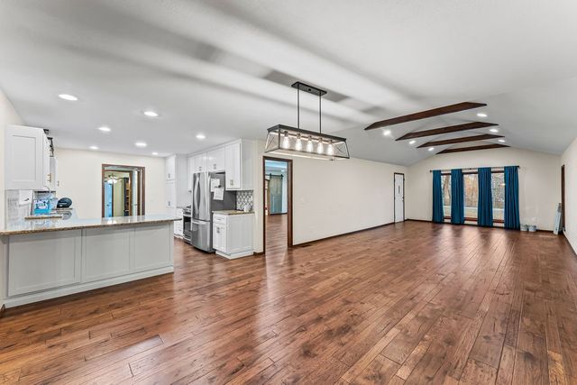 11661 Oak Hills Drive, Bentonville, AR 72712